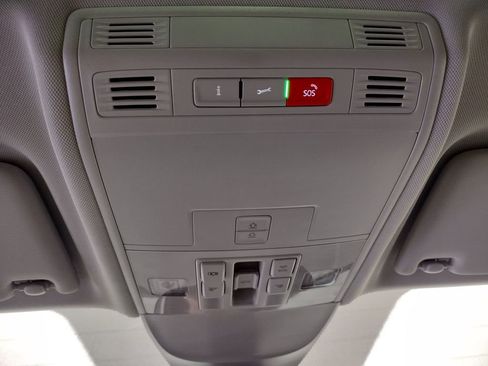 New 2025 Volkswagen Taos SE image 29