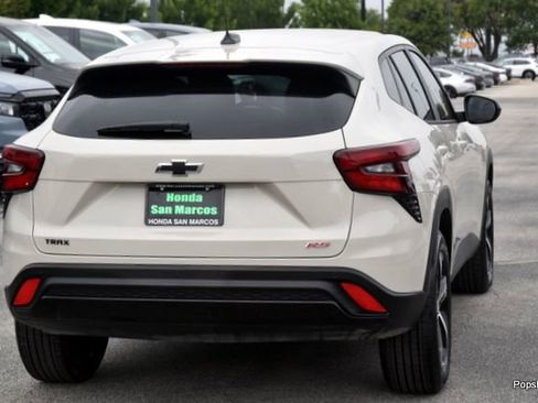Used 2026 Chevrolet Trax RS w/ Sunroof Package FWD image 4