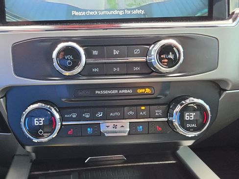 Used 2022 Ford F250 Lariat w/ Lariat Ultimate Package AWD/4WD image 19