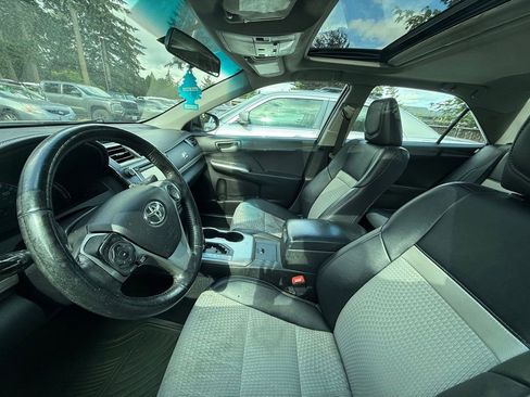 Used 2014 Toyota Camry SE FWD image 4