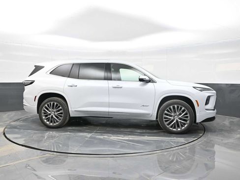 Used 2026 Buick Enclave Avenir w/ Super Cruise Package image 4
