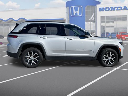 Used 2024 Jeep Grand Cherokee Limited image 10