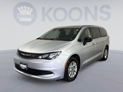 Used 2024 Chrysler Voyager LX FWD image 1