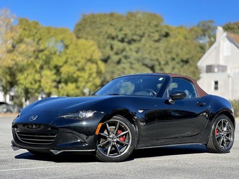 Used 2018 MAZDA MX-5 Miata Grand Touring image 1