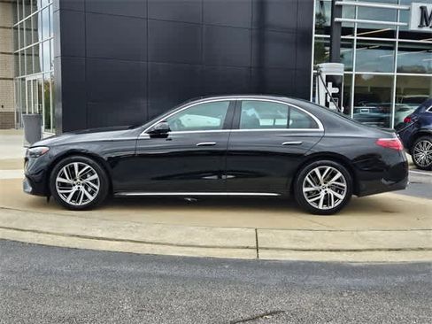 Used 2024 Mercedes-Benz E 350 4MATIC Sedan image 4