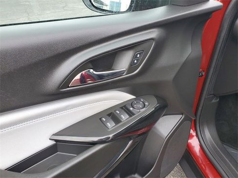 Used 2025 Chevrolet Trax LT image 9