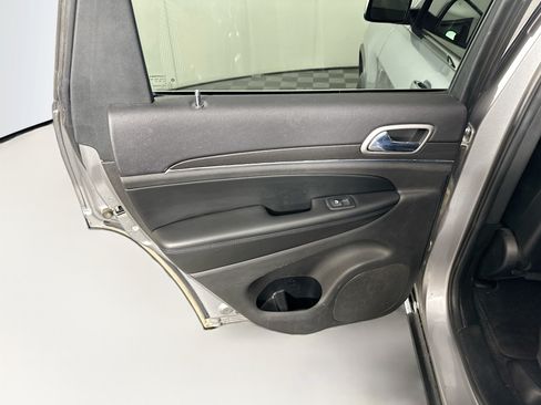 Used 2018 Jeep Grand Cherokee Limited RWD image 26