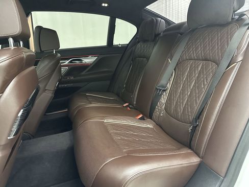 Used 2022 BMW 750i xDrive w/ Luxury Rear Seating Package AWD/4WD image 25