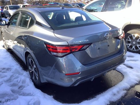 Used 2022 Nissan Sentra SV image 3