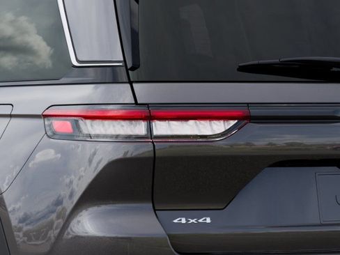 New 2026 Jeep Grand Cherokee Laredo AWD/4WD image 9