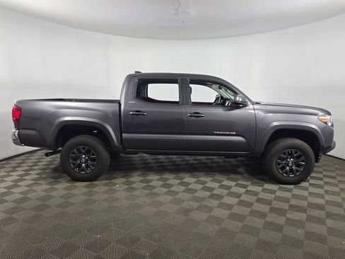 Used 2022 Toyota Tacoma SR5 AWD/4WD image 10