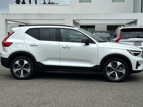Used 2026 Volvo XC40 B5 Plus w/ Climate Package image 3