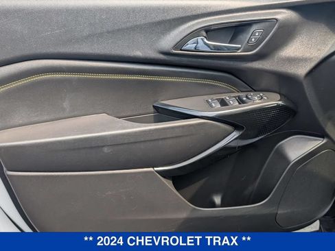 Used 2024 Chevrolet Trax ACTIV w/ Sunroof Package FWD image 11