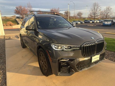 Used 2022 BMW X7 xDrive40i w/ M Sport Package image 3