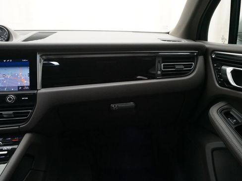 Certified 2023 Porsche Macan AWD/4WD image 16