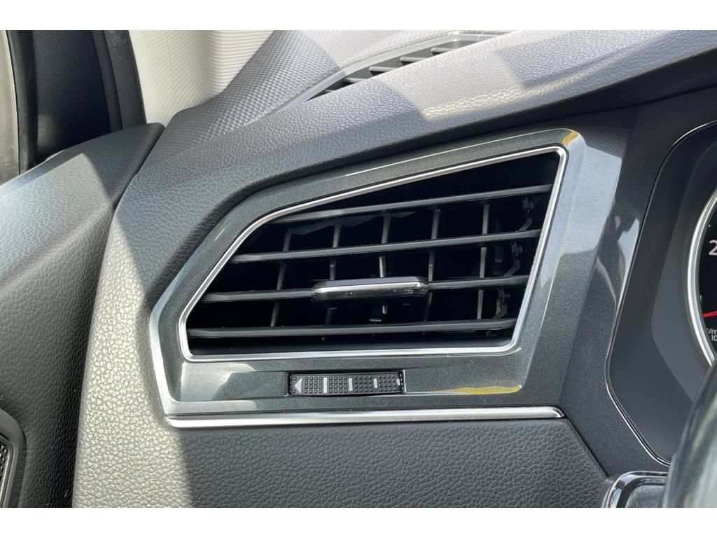 Used 2019 Volkswagen Tiguan SE AWD/4WD image 29