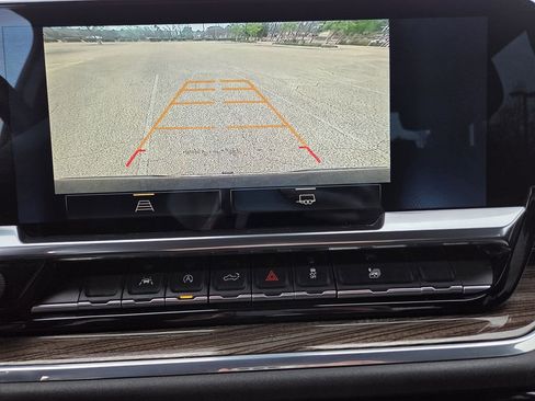 Used 2024 Chevrolet Silverado 1500 LT image 11