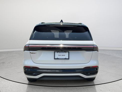 Used 2025 Lincoln Nautilus Reserve AWD/4WD image 8