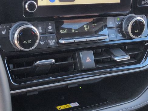 Used 2023 Toyota Highlander XLE image 21