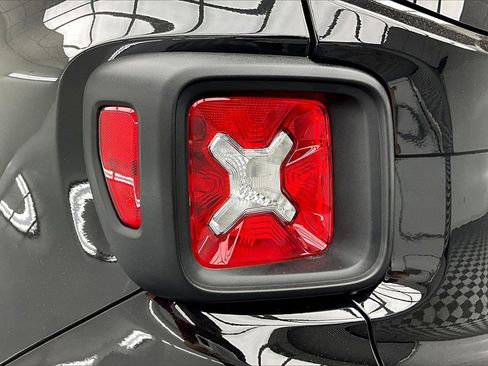 Used 2023 Jeep Renegade Limited image 30