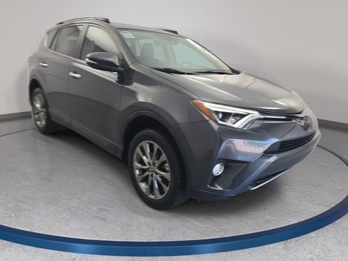 Used 2018 Toyota RAV4 Limited FWD image 3
