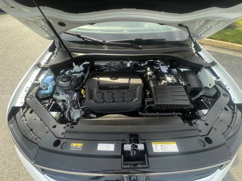 Used 2024 Volkswagen Tiguan SE R-Line AWD/4WD image 14