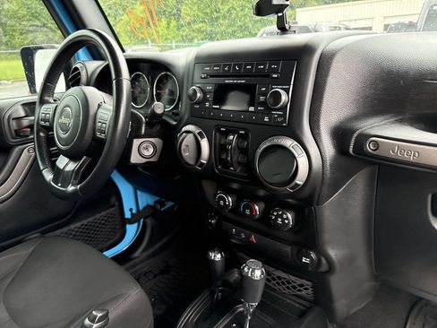 Used 2018 Jeep Wrangler Unlimited Sport S AWD/4WD image 2