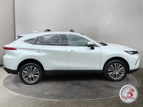 Used 2023 Toyota Venza XLE AWD/4WD image 8