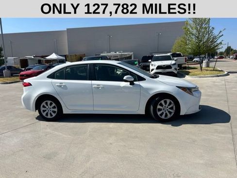 Used 2020 Toyota Corolla LE FWD image 2