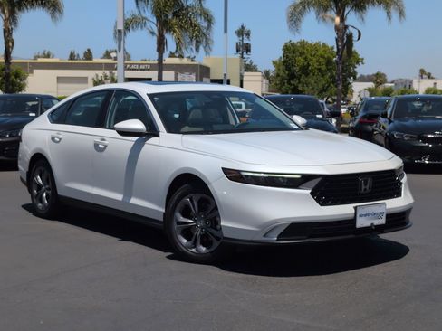 Used 2023 Honda Accord EX image 2