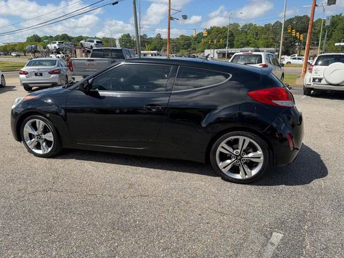Used 2017 Hyundai Veloster Value Edition image 15