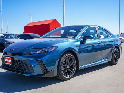 New 2026 Toyota Camry SE FWD image 3