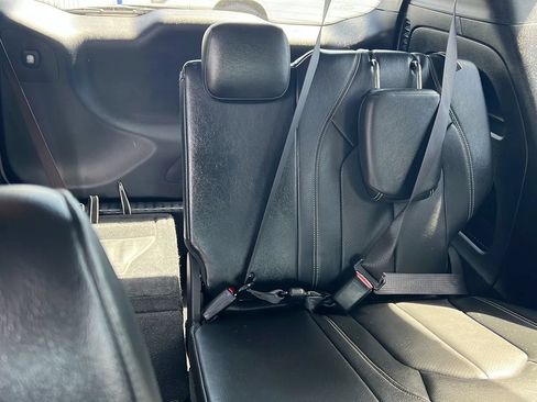 Used 2019 Chrysler Pacifica Touring-L w/ S Appearance Package FWD image 7