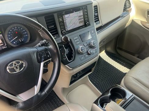 Used 2018 Toyota Sienna XLE AWD/4WD image 25