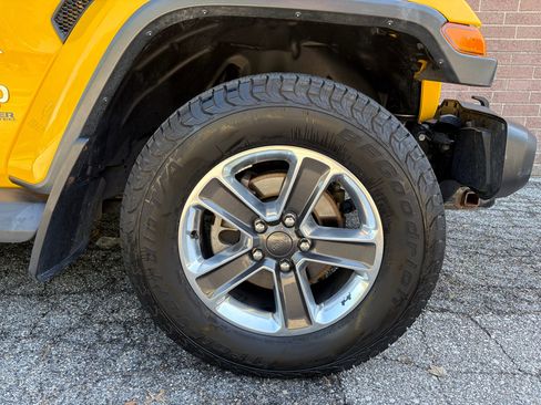 Used 2019 Jeep Wrangler Unlimited Sahara AWD/4WD image 9