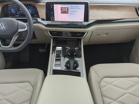New 2025 Volkswagen Atlas SE image 23