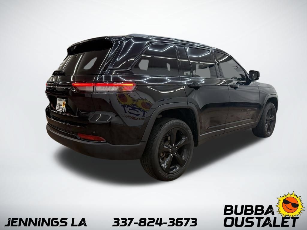 Used 2023 Jeep Grand Cherokee Altitude AWD/4WD image 5