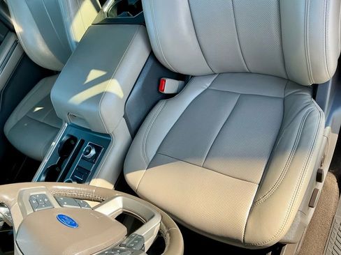 Used 2021 Ford Expedition Max XLT image 40