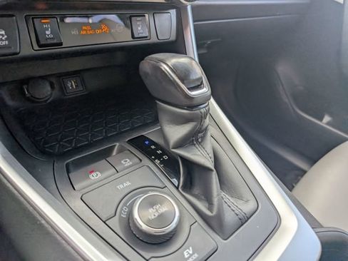 Used 2023 Toyota RAV4 XLE Premium image 23