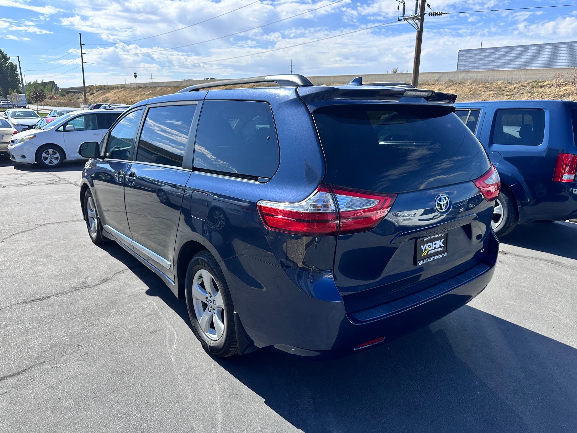 Used 2019 Toyota Sienna LE w/ Protection Package FWD image 4