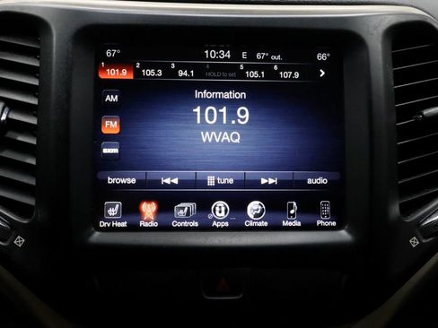Used 2016 Jeep Cherokee Latitude w/ Comfort/Convenience Group AWD/4WD image 3