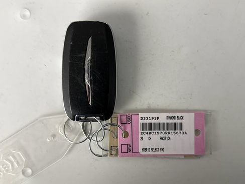 Used 2024 Chrysler Pacifica Limited FWD image 21