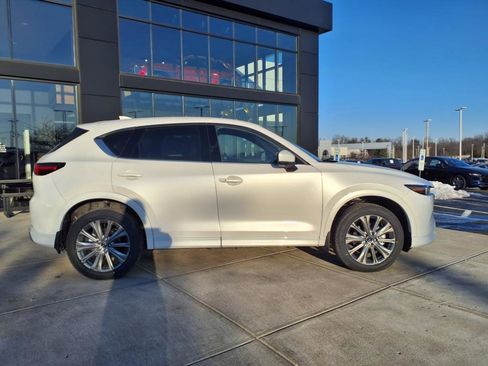 New 2025 MAZDA CX-5 Signature image 8