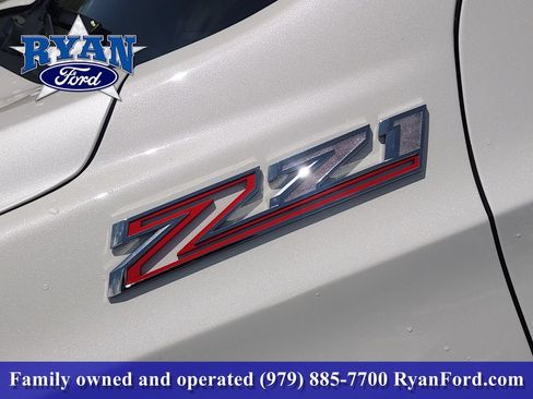 Used 2025 Chevrolet Suburban Z71 w/ Comfort Package AWD/4WD image 8