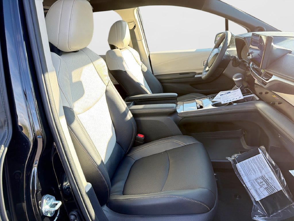 Used 2026 Toyota Sienna Platinum AWD/4WD image 33