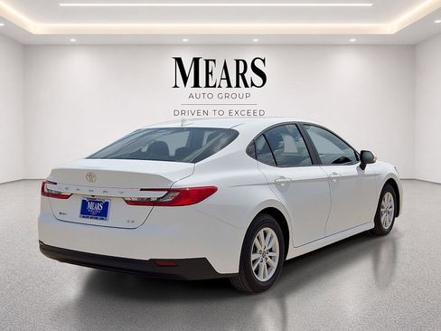 Used 2025 Toyota Camry LE FWD image 5