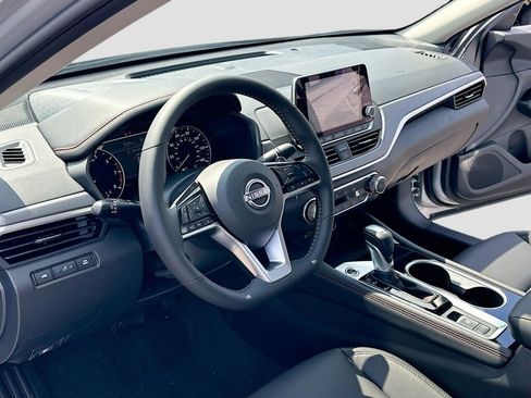 New 2025 Nissan Altima 2.5 SR image 4
