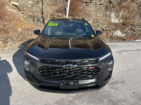 Used 2024 Chevrolet Trax RS w/ Driver Confidence Package image 2