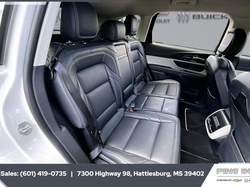 Used 2024 Lincoln Nautilus Premier image 20