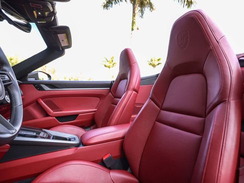 Used 2020 Porsche 911 Carrera 4S image 40